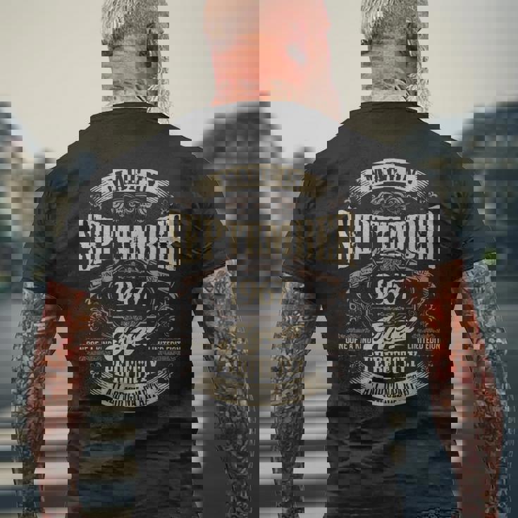 ヴィンテージ還暦伝説 1967年9月 60歳の贈り物 メンズTシャツ バックプリント 高齢者への贈り物