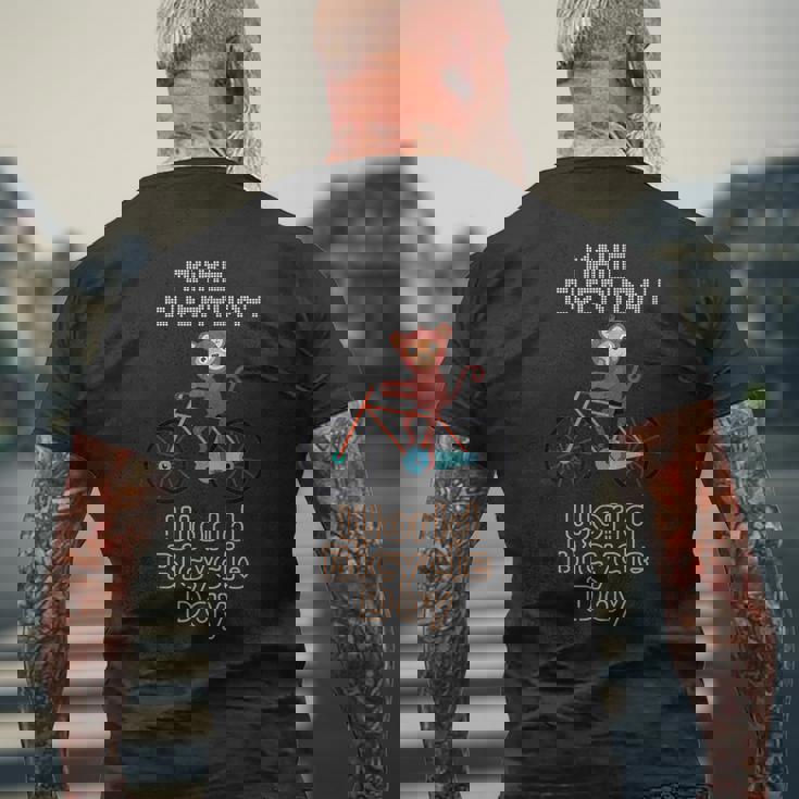 世界自転車の日 モンキーライディングバイク好き 面白いバイク メンズTシャツ バックプリント 高齢者への贈り物