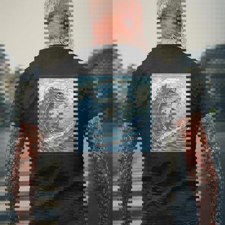 両生類サーファー 日本の波 アート サーフィン カエル メンズTシャツ バックプリント 高齢者への贈り物