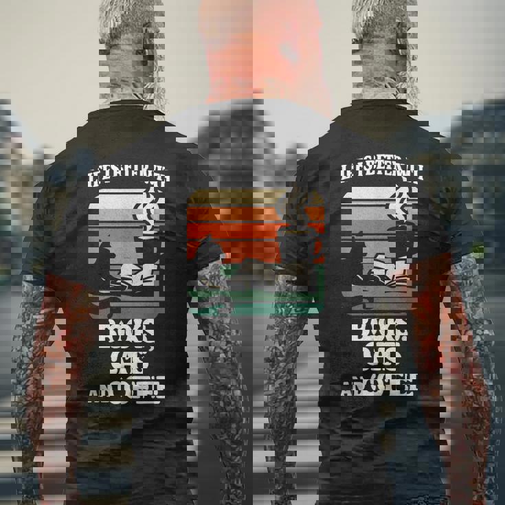 人生は本と猫と一緒に猫を読む カフェ 図書館 メンズTシャツ バックプリント 高齢者への贈り物