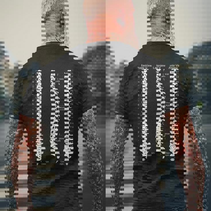 人間の脊椎解剖学カイロプラクティック図 メンズTシャツ バックプリント 高齢者への贈り物