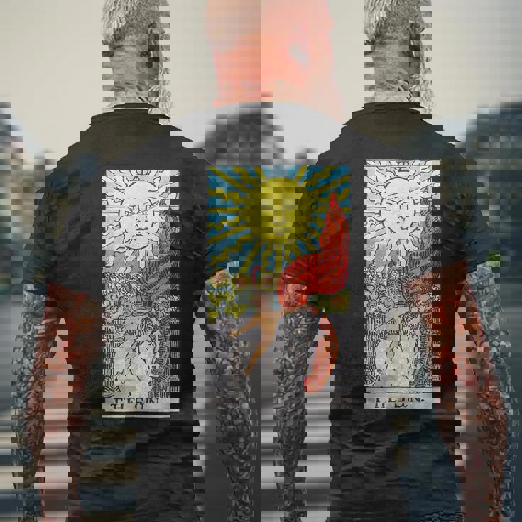 太陽のタロットカード メンズTシャツ バックプリント 高齢者への贈り物