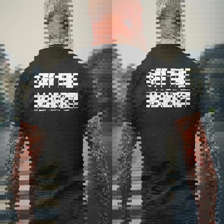 婚約者や既婚者のためのオフザマーケットtシャツ メンズTシャツ バックプリント 高齢者への贈り物