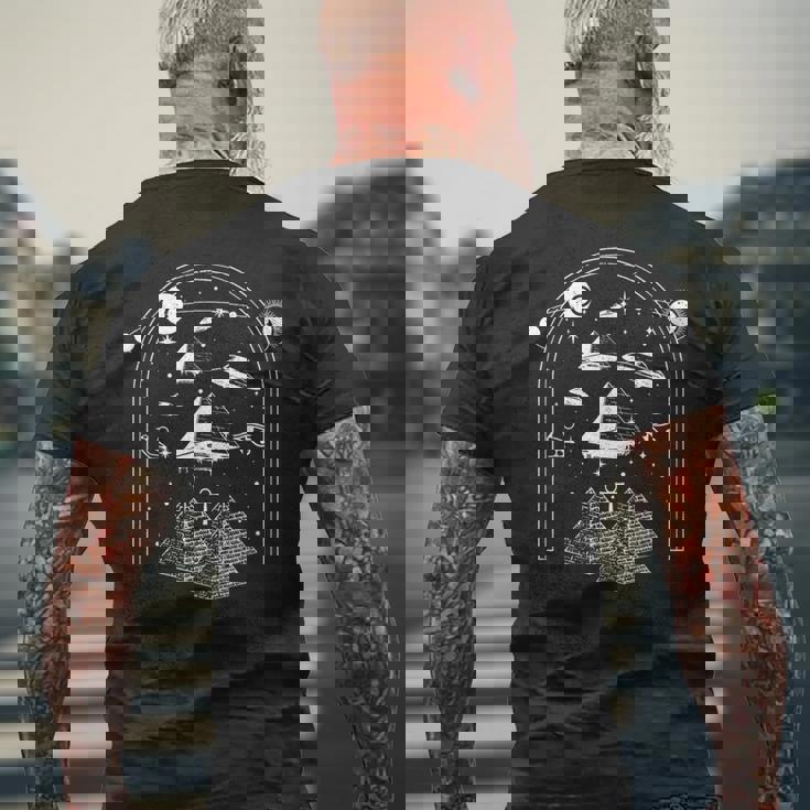 宇宙人 陰謀論 I Ufo I 古代エジプトのピラミッド メンズTシャツ バックプリント 高齢者への贈り物