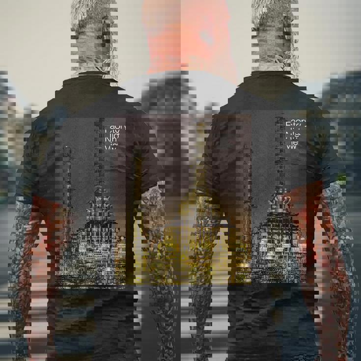 工場夜景 -Factory Nightiew- メンズTシャツ バックプリント 高齢者への贈り物