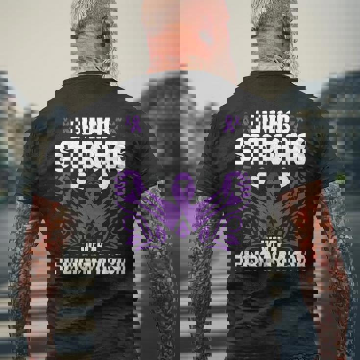 強く生きる 線維筋痛症への認識 線維筋痛症 メンズTシャツ バックプリント 高齢者への贈り物