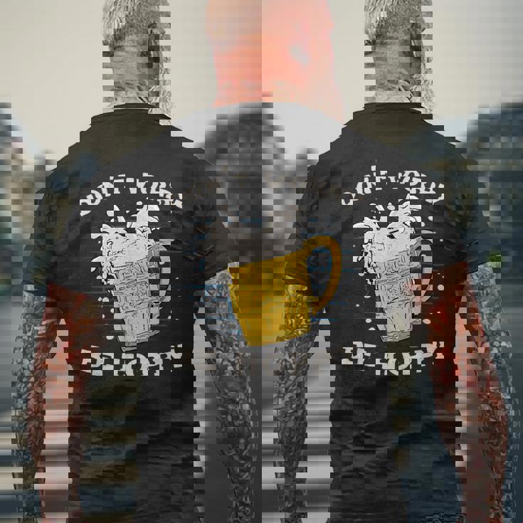 心配しないで、ホッピー・ブリューワー・ホップス・ビール メンズTシャツ バックプリント 高齢者への贈り物