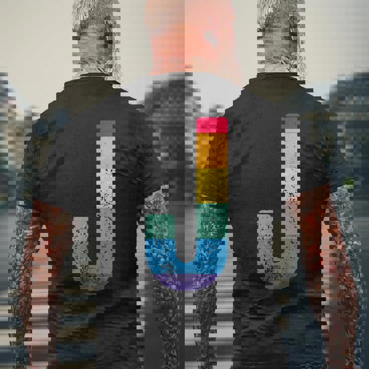 文字 J 大文字 アルファベット モノグラム イニシャル レインボー アルファベット J メンズTシャツ バックプリント 高齢者への贈り物