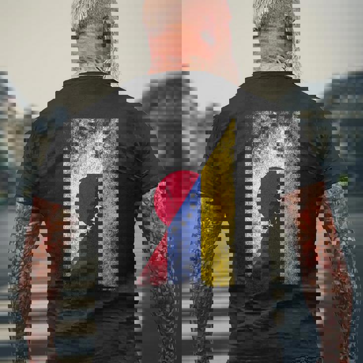 日本ベネズエラ国旗 日本のベネズエラ。 メンズTシャツ バックプリント 高齢者への贈り物