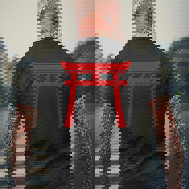 神戸鳥居門シンボル 神道日本門 メンズTシャツ バックプリント 高齢者への贈り物