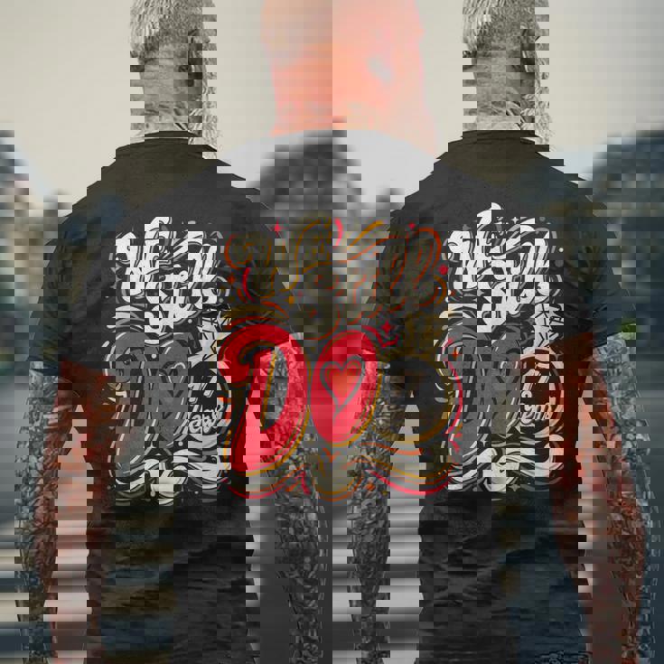 私たちはまだ17歳面白いカップル結婚17周年を迎えます メンズTシャツ バックプリント 高齢者への贈り物