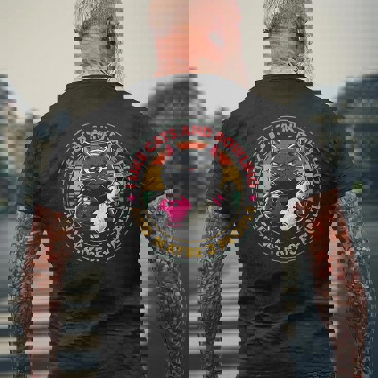 私は猫とボーリングが好きで、多分3人で面白い猫愛好家です メンズTシャツ バックプリント 高齢者への贈り物