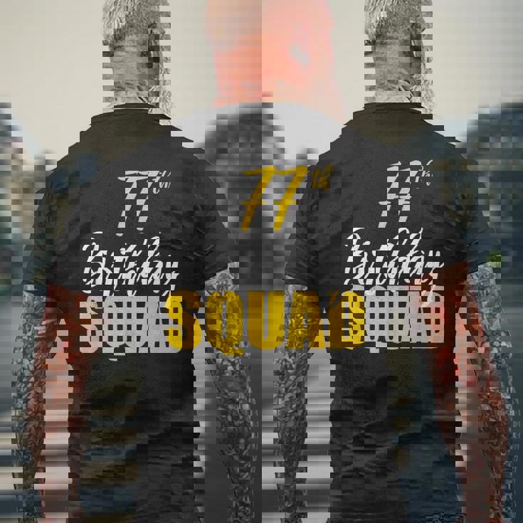 第77回ハッピーバースデーチームパーティーバースデーファミリーグループ メンズTシャツ バックプリント 高齢者への贈り物