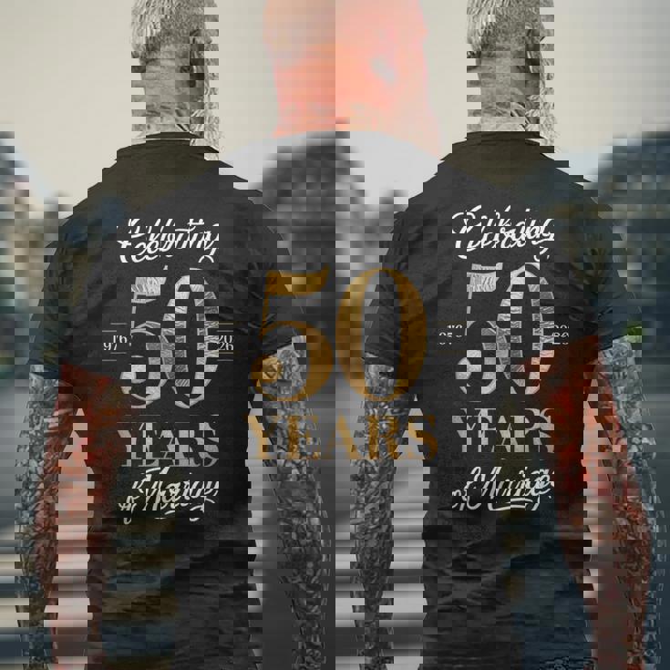 結婚 50 周年を祝う 1976 年 2026 年のゴールデン デザイン メンズTシャツ バックプリント 高齢者への贈り物