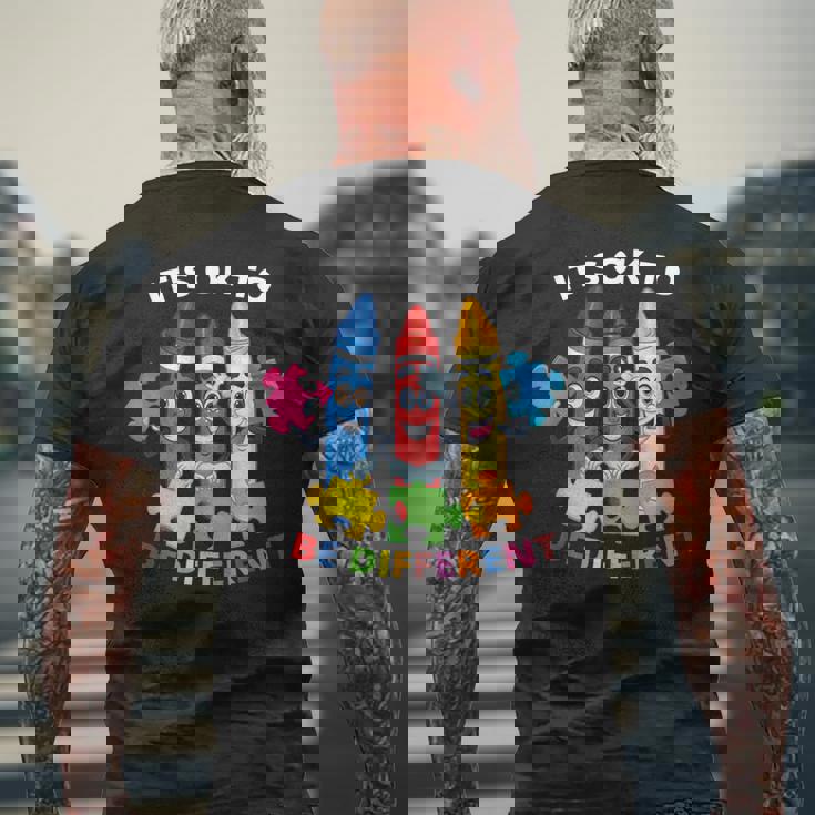 自閉症の認識 違ってもいい 自閉症の青 メンズTシャツ バックプリント 高齢者への贈り物