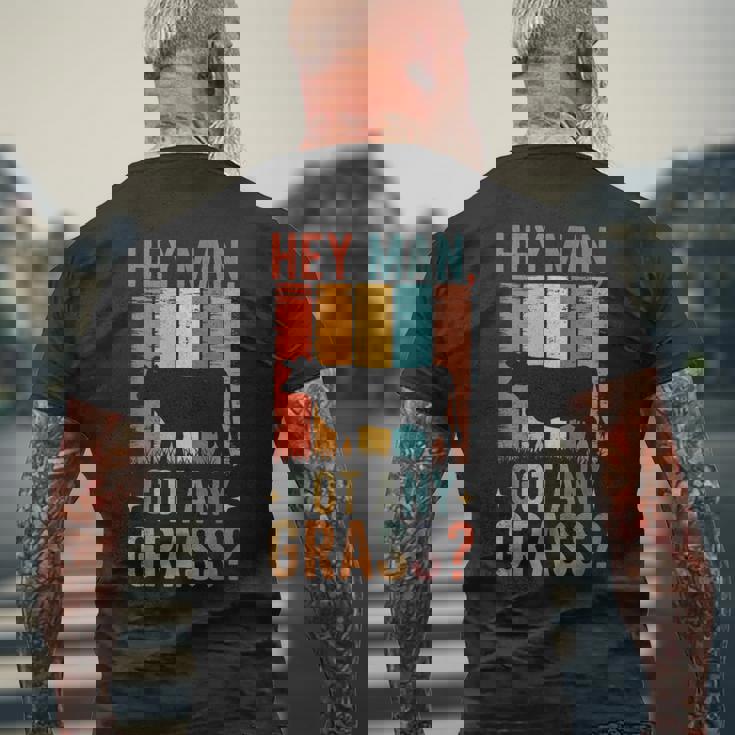 草を求めるレトロの面白い牛 農場のユーモアスタイル メンズTシャツ バックプリント 高齢者への贈り物