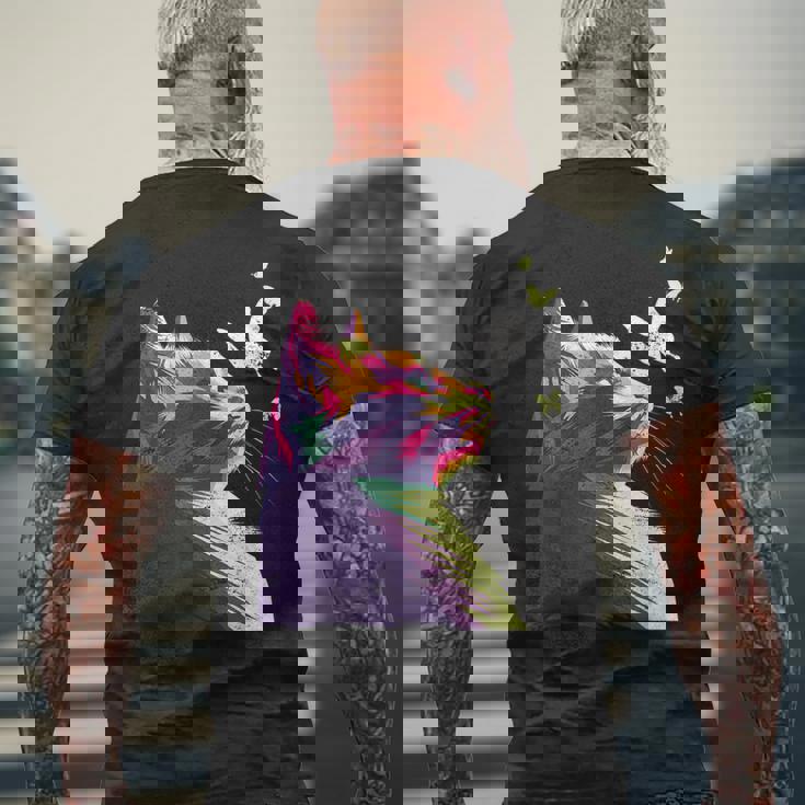 蝶と美しいカラフルな猫、パープル メンズTシャツ バックプリント 高齢者への贈り物