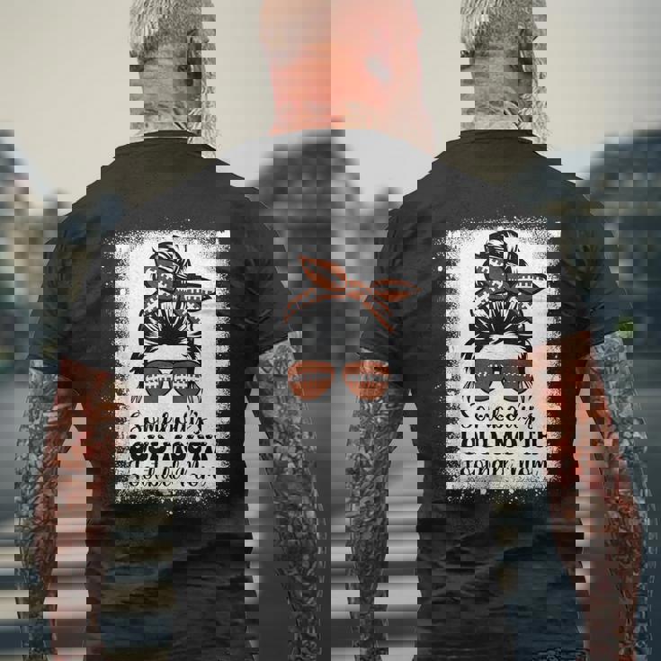 誰かのラウド・マウス・フットボール・マム・チアー・フットボール選手 メンズTシャツ バックプリント 高齢者への贈り物