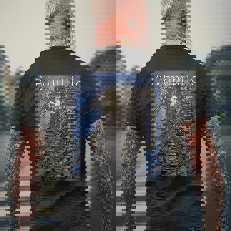 送電鉄塔 -Pylonphilia- メンズTシャツ バックプリント 高齢者への贈り物