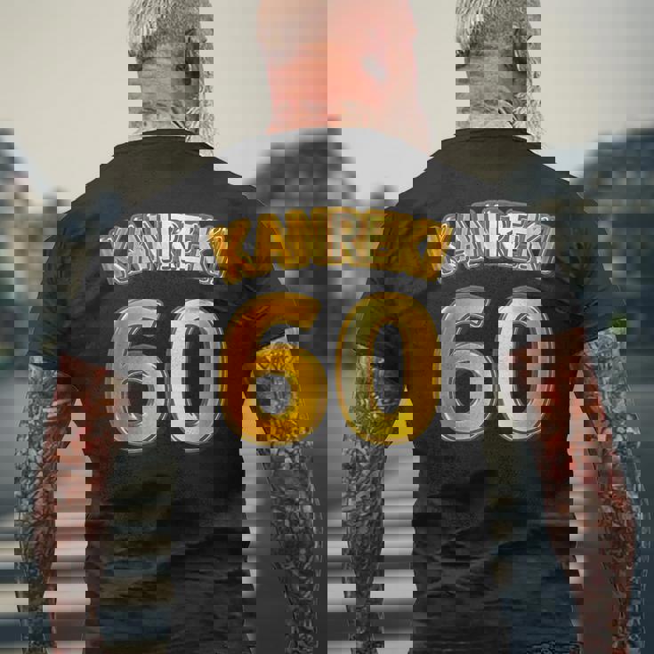 還暦 六十歳 60才 祝 Kanreki（ユニフォーム風）【フェイク 金プレート風 文字】誕生日 面白 メンズTシャツ バックプリント 高齢者への贈り物