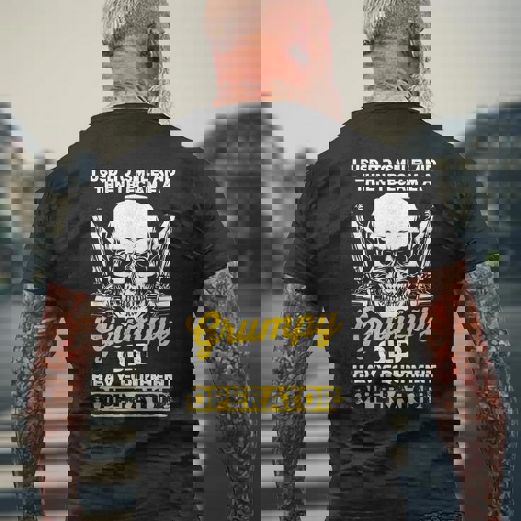 重機オペレーター 重機オペレーター メンズTシャツ バックプリント 高齢者への贈り物