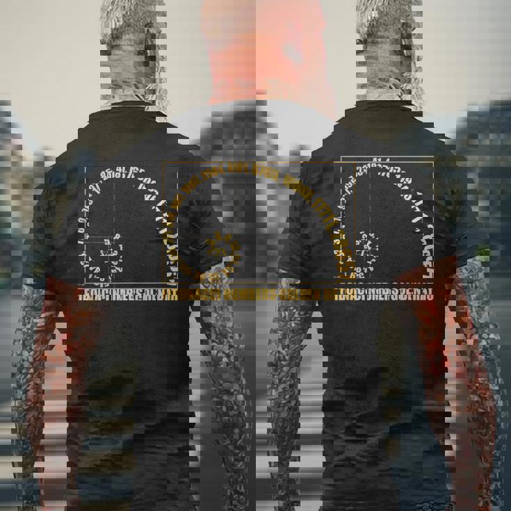 金比 フィボナッチスパイラル タイポグラフィック メンズTシャツ バックプリント 高齢者への贈り物