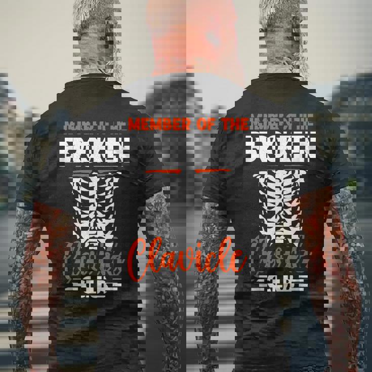 鎖骨骨折クラブのメンバー 手術 鎖骨 リカバリー サポート 鎖骨骨折 メンズTシャツ バックプリント 高齢者への贈り物