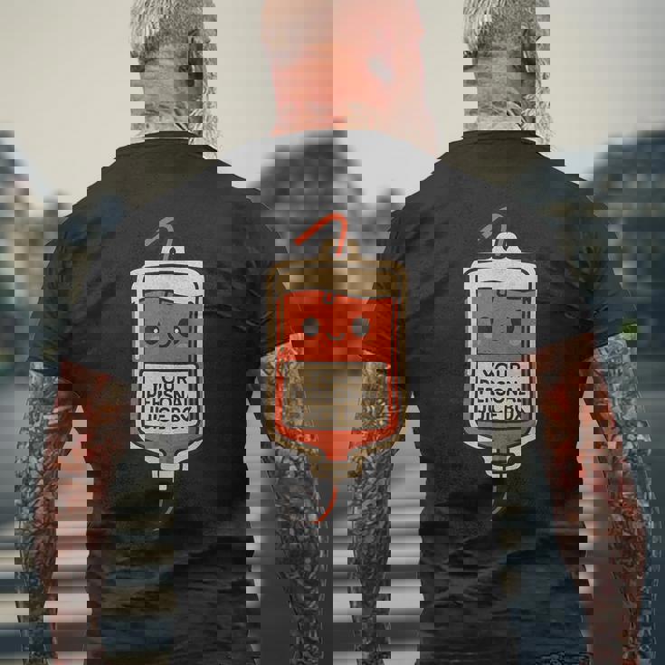 面白い かわいい 静脈内科医 血液バッグ 看護師 医療 ユーモア メンズTシャツ バックプリント 高齢者への贈り物