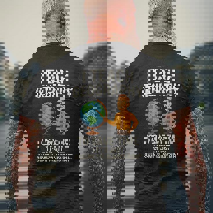 面白い 高校 男性 地理 先生 ティーンエイジャー ジョーク メンズTシャツ バックプリント 高齢者への贈り物