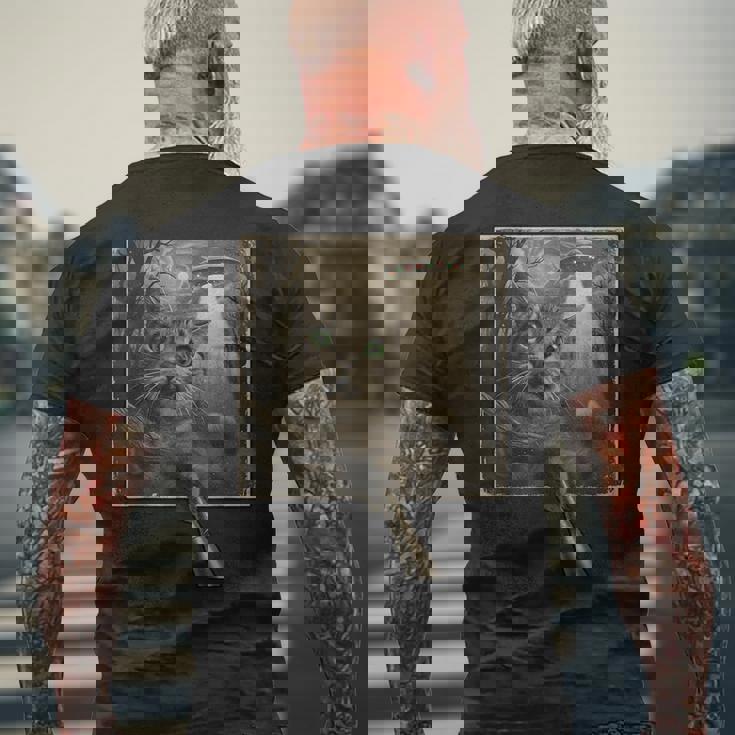 面白いsf自撮り猫とエイリアンビジターの不気味な瞬間。 メンズTシャツ バックプリント 高齢者への贈り物