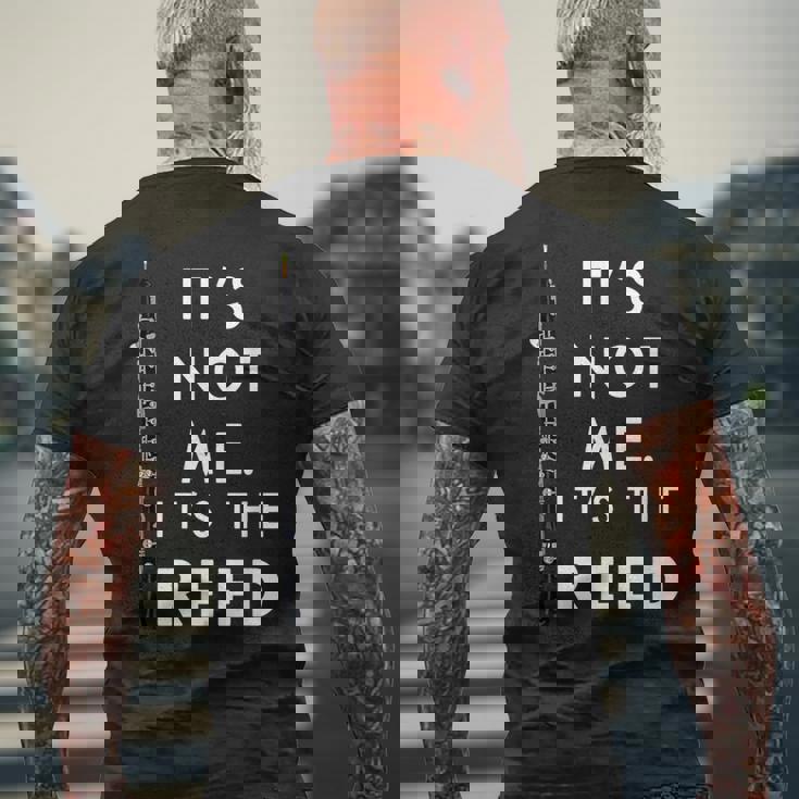 面白いオーボエ奏者 オーボイスト ミュージシャン 音楽教師 プン オーボエ メンズTシャツ バックプリント 高齢者への贈り物