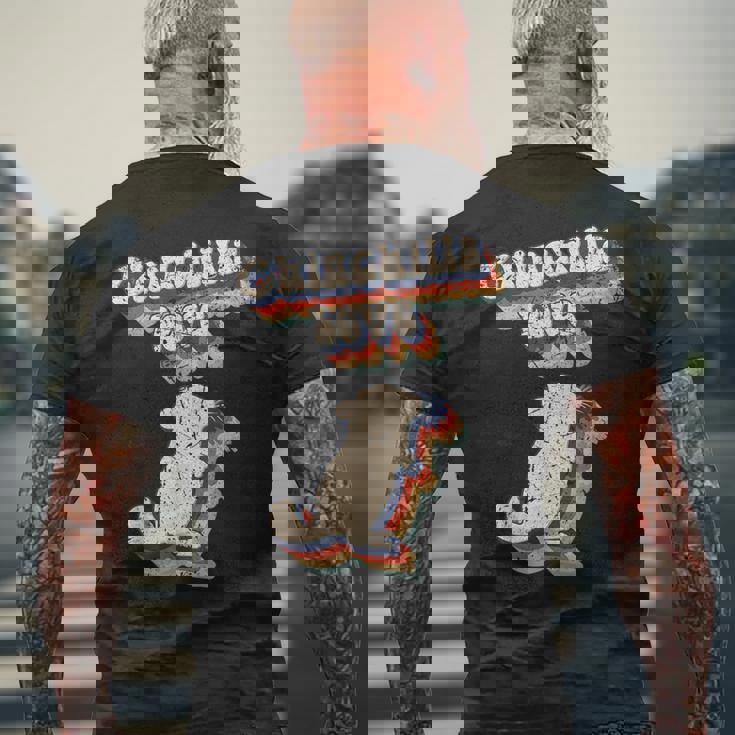 面白いチンチラのことわざ メンズTシャツ バックプリント 高齢者への贈り物