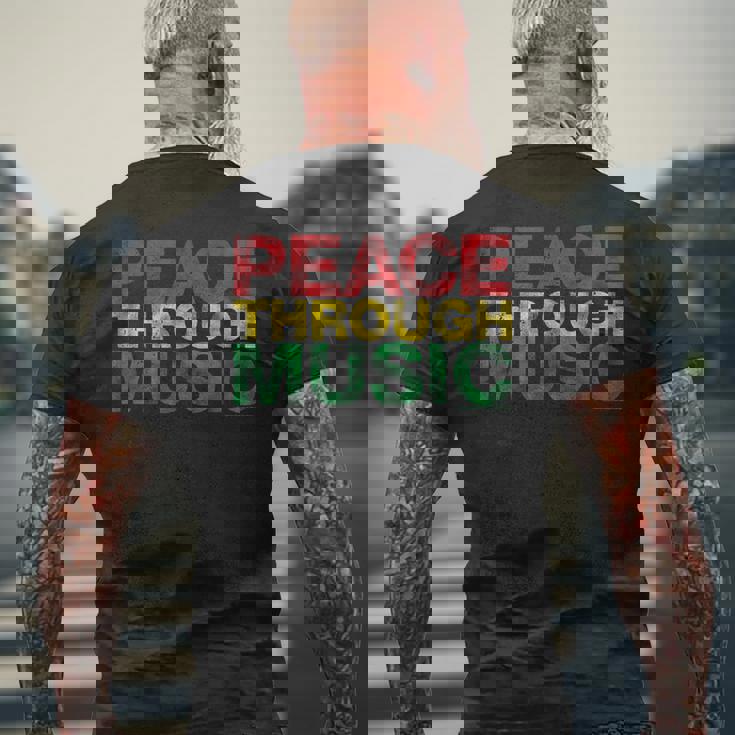 音楽を通して平和を変えるために遊ぶ メンズTシャツ バックプリント 高齢者への贈り物