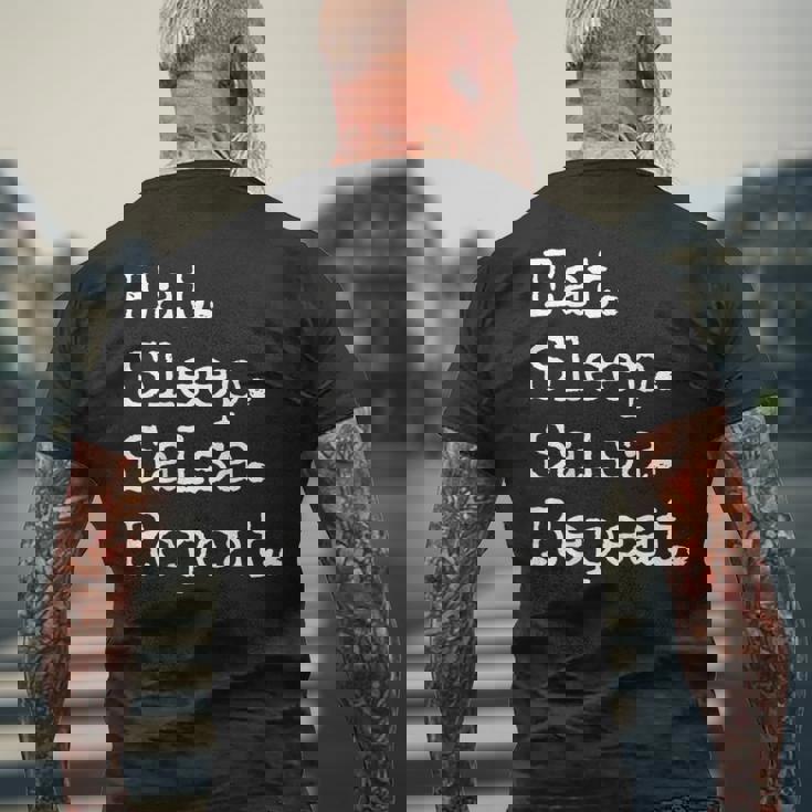 食べる。寝る。サルサ。繰り返す。 メンズTシャツ バックプリント 高齢者への贈り物