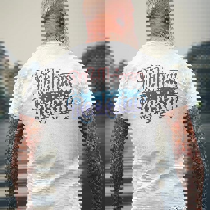 Epic Team Wellness Rockstarquad ヨガクラス フィットネス メンズTシャツ バックプリント 高齢者への贈り物