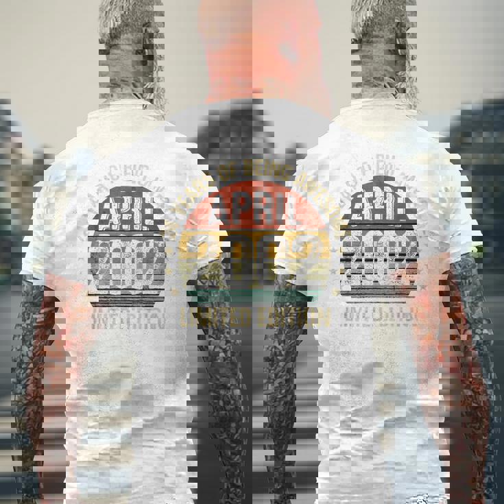 On Back 2002年4月の誕生日 限定版 ヴィンテージ 24Th メンズTシャツ バックプリント 高齢者への贈り物