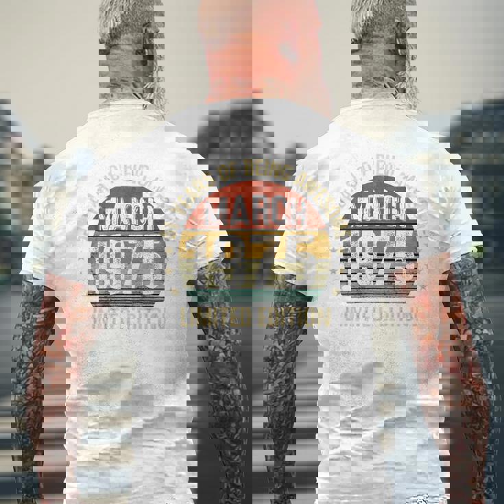 On Back 3月の誕生日 Est 1975年限定版 51St メンズTシャツ バックプリント 高齢者への贈り物