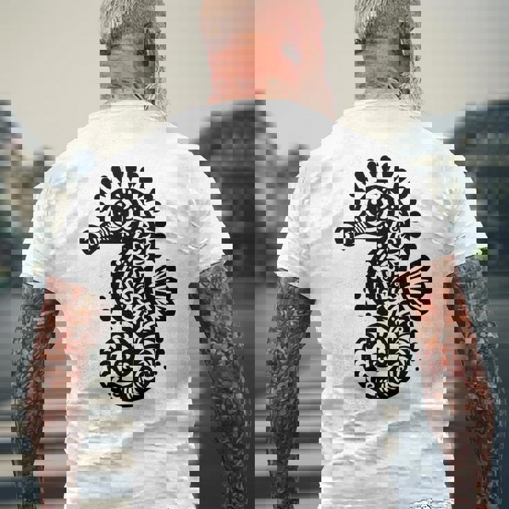 かわいいタツノオトシゴ ポリネシア トライバル マオリ柄 タツノオトシゴ 長袖tシャツ メンズTシャツ バックプリント 高齢者への贈り物