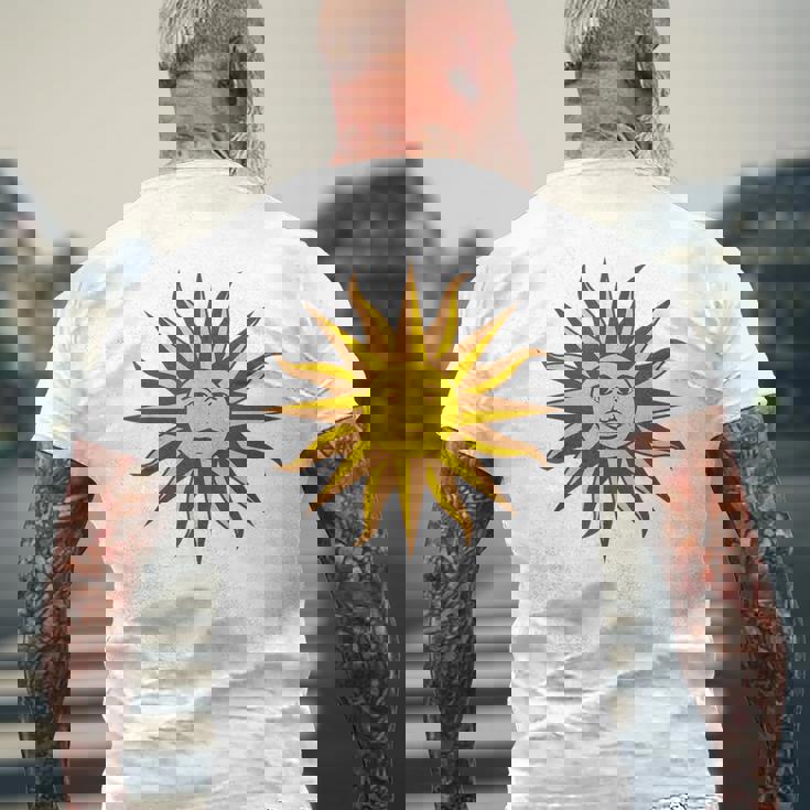 ウルグアイ ヘリテージ ヴィンテージ ウルグアイ人 5月の息子 メンズTシャツ バックプリント 高齢者への贈り物