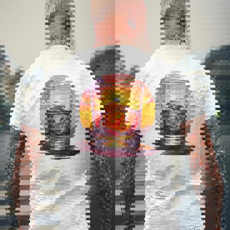 エレガントなウイスキーの夕日 メンズTシャツ バックプリント 高齢者への贈り物