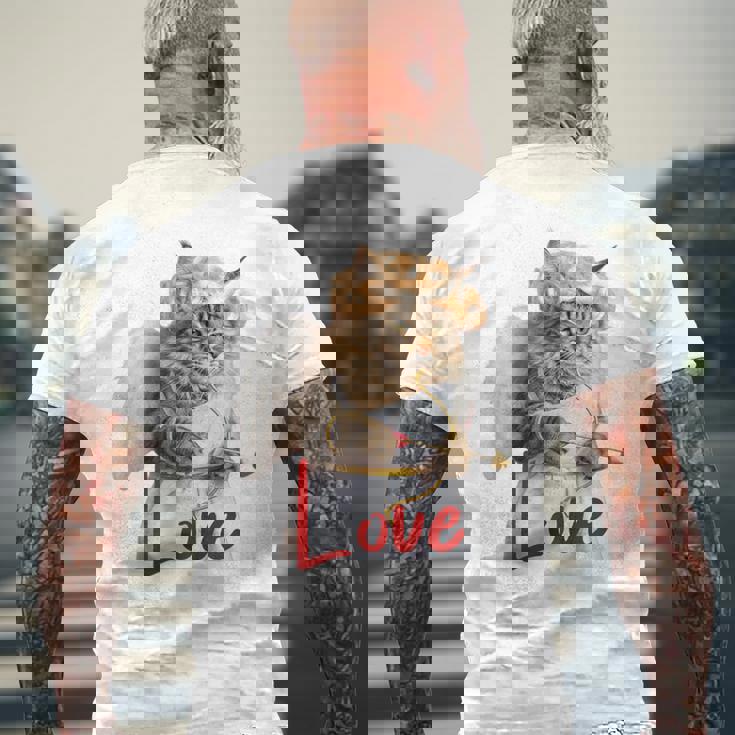 キューピッドコスチュームを着た面白い猫、聖バレンタインの猫の自撮り。 メンズTシャツ バックプリント 高齢者への贈り物