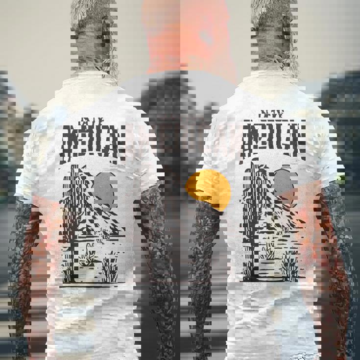 ネイティブアメリカン I 先住民 I ネイティブアメリカン メンズTシャツ バックプリント 高齢者への贈り物