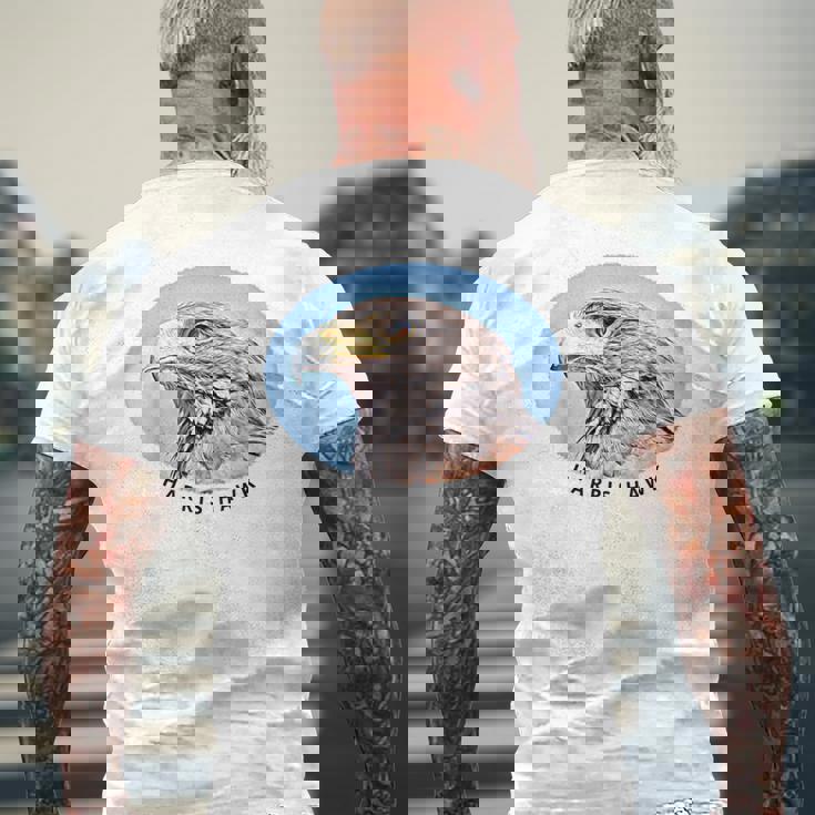 ハリスホークはベイウィングダスキーまたはウルフホークスとも呼ばれています。 メンズTシャツ バックプリント 高齢者への贈り物