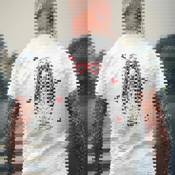 バセットハウンド ハートグラス バレンタインデー 犬 ママ メンズTシャツ バックプリント 高齢者への贈り物