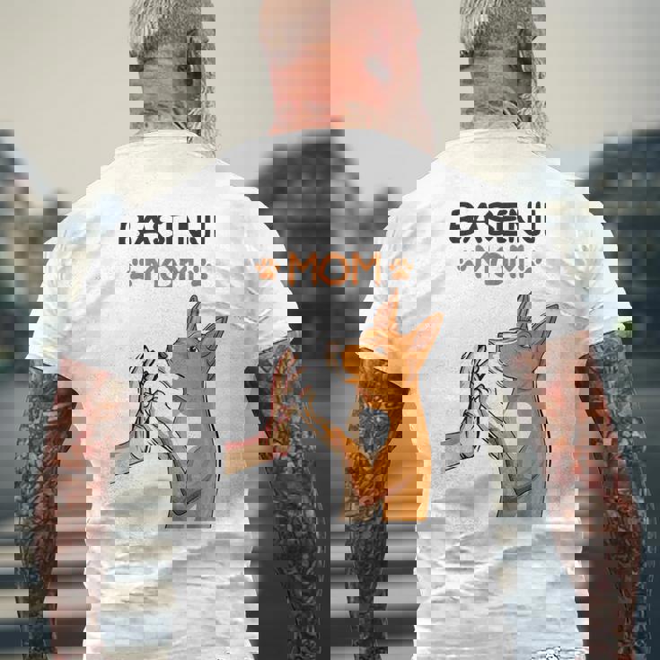 バセンジーママ犬愛好家 メンズTシャツ バックプリント 高齢者への贈り物