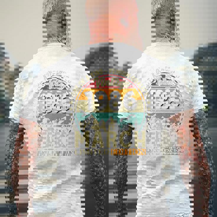 ヴィンテージカー 1986 年3月 40 歳の誕生日 1986 年のクラシックカー メンズTシャツ バックプリント 高齢者への贈り物