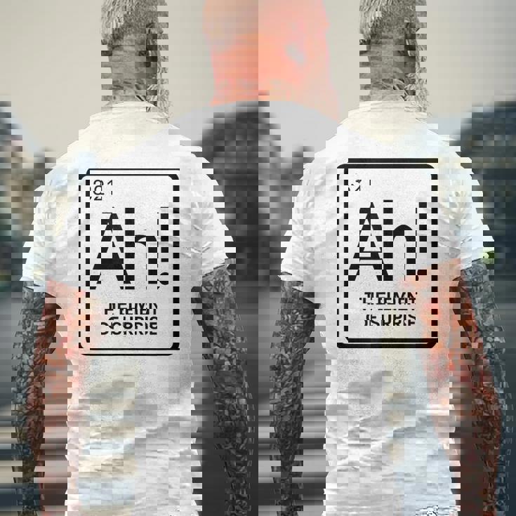 周期表 Ah 驚き元素 化学 科学 駄洒落。 メンズTシャツ バックプリント 高齢者への贈り物