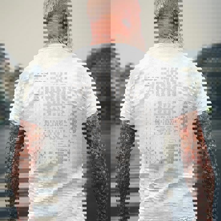 私はビール釣りが好きで、背中には3人で面白い釣りが好きです。 メンズTシャツ バックプリント 高齢者への贈り物