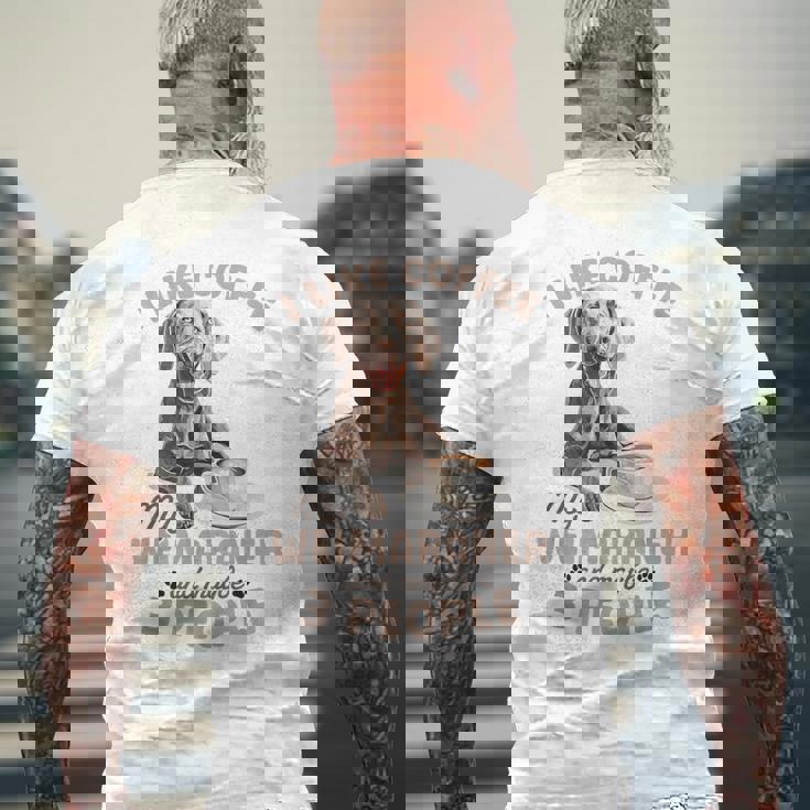 面白いワイマラナー犬私はコーヒーが好き、ワイマラナーと多分。 メンズTシャツ バックプリント 高齢者への贈り物