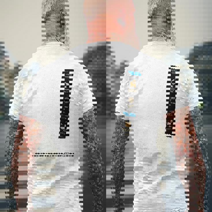 黒猫のウィズ 段ボールとウィズ C メンズTシャツ バックプリント 高齢者への贈り物